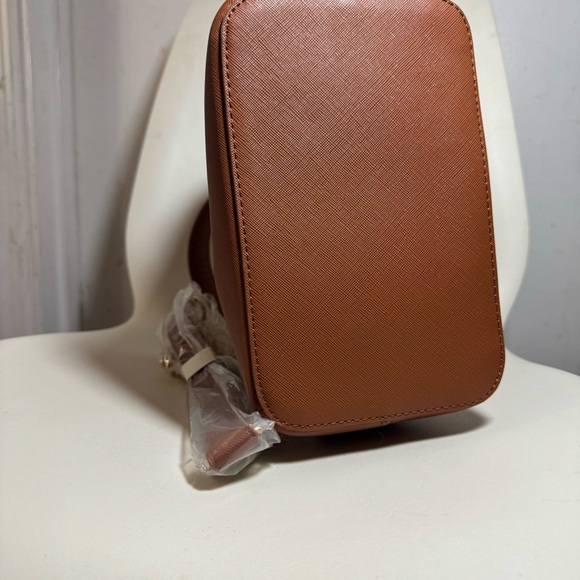 Forever21 Bucket like cross body bag - Picture 9 of 9